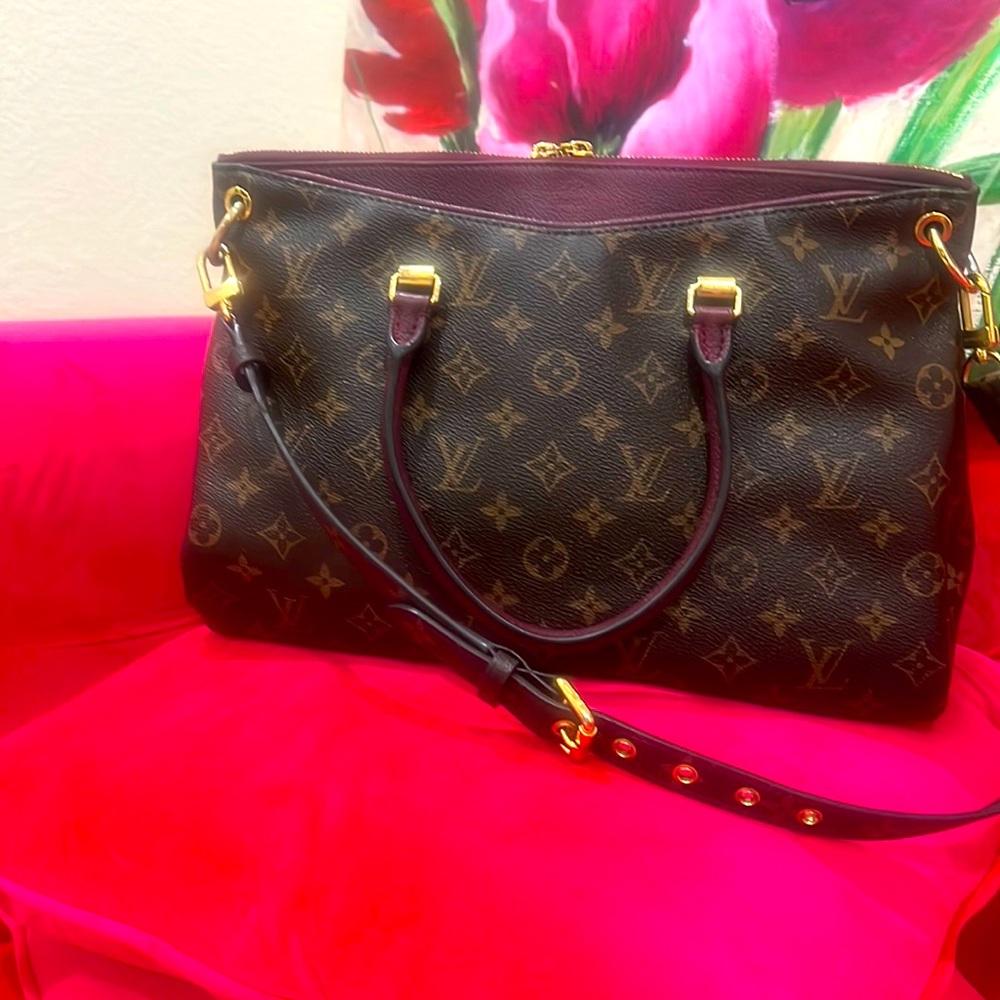 Louis Vuitton Pallas MM Aurore.